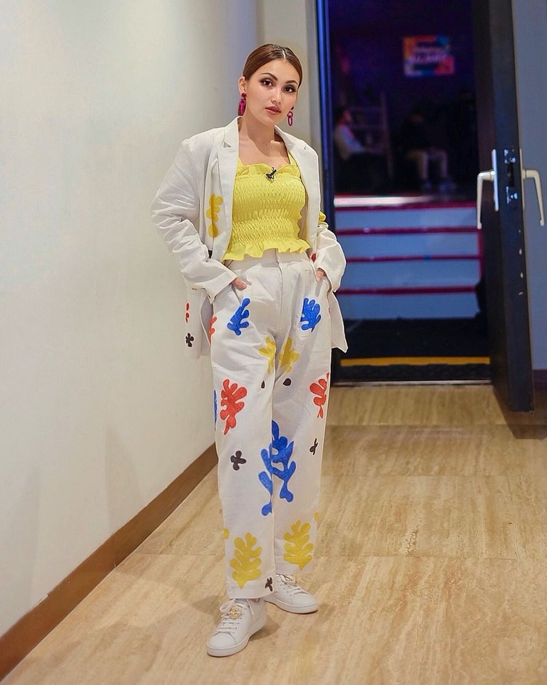 Ayu Ting Ting adalah salah satu artis yang banjir endorse an sampai raih belasan juta. Yuk kita lihat potret Ayu Ting Ting!