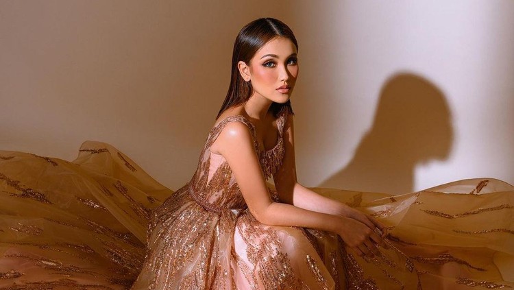 Ayu Ting Ting adalah salah satu artis yang banjir endorse an sampai raih belasan juta. Yuk kita lihat potret Ayu Ting Ting!