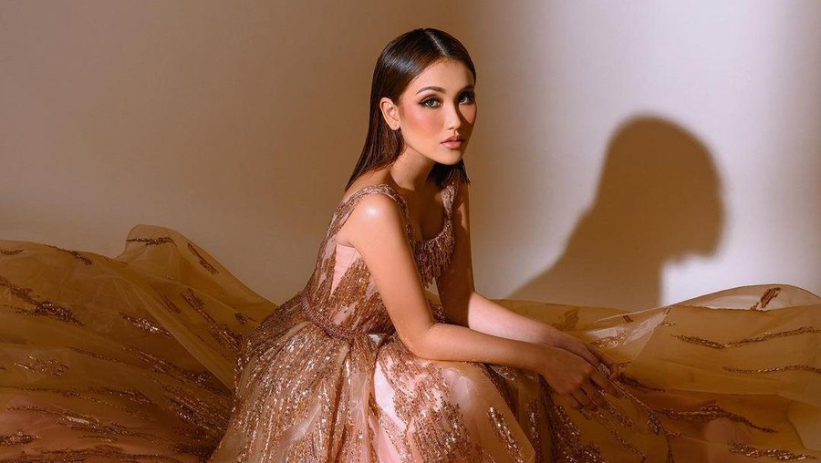 Ayu Ting Ting adalah salah satu artis yang banjir endorse an sampai raih belasan juta. Yuk kita lihat potret Ayu Ting Ting!