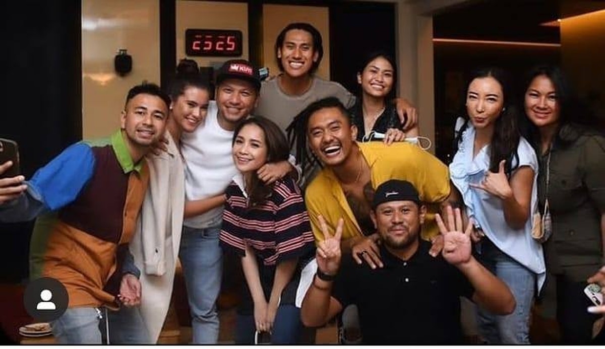 Jalinan cinta Gading Marten dan Karen Nijsen diisukan kandas ditengah jalan&period; Berikut inilah kebersamaan Gading dan Karen&excl;