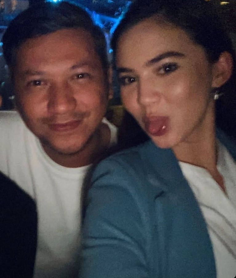 Jalinan cinta Gading Marten dan Karen Nijsen diisukan kandas ditengah jalan. Berikut inilah kebersamaan Gading dan Karen!