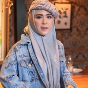 6 Inspirasi Gaya Hijab April Jasmine yang Cantik dan Hits