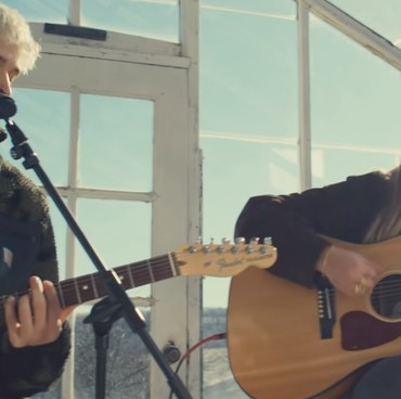 Lirik Lagu This Is How You Fall In Love - Jeremy Zucker & Chelsea Cutler