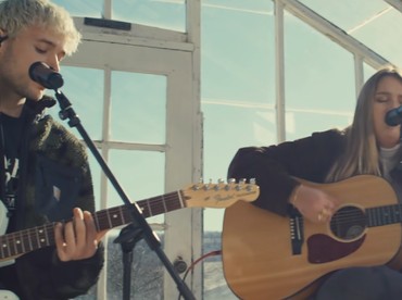 Lirik Lagu This Is How You Fall In Love - Jeremy Zucker & Chelsea Cutler