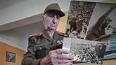 FOTO: Salam Perpisahan Rakyat Kuba untuk Era Castro Pengunduran diri Raul Castro dari Partai Komunis menandai berakhirnya era kepemimpinan Castro bersadara di Kuba.
