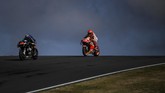 FOTO: Rindu Marquez ke MotoGP Mulai Terbayar Marc Marquez mulai bisa menjalani kehidupan normal sebagai pembalap termasuk tampil di latihan bebas MotoGP Portugal.