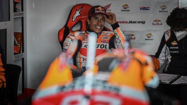 Juara dunia enam kali MotoGP, Marc Marquez dibuat jatuh cinta dengan pemandangan alam di Mandalika.