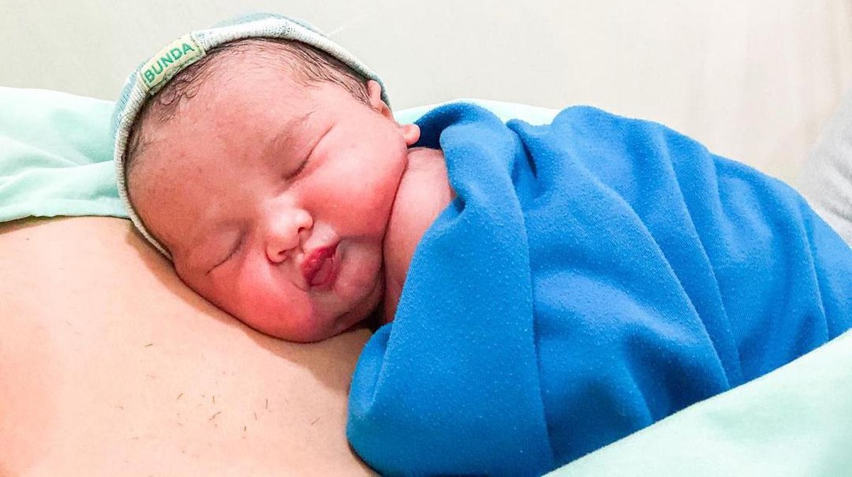 Penantian empat tahun istri Andrew Andika lahirkan anak pertama&period; Yuk kita simak momen sebelum hingga setelah lahiran anak pertama Andrew&excl;