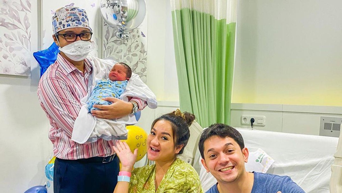 Penantian empat tahun istri Andrew Andika lahirkan anak pertama&period; Yuk kita simak momen sebelum hingga setelah lahiran anak pertama Andrew&excl;