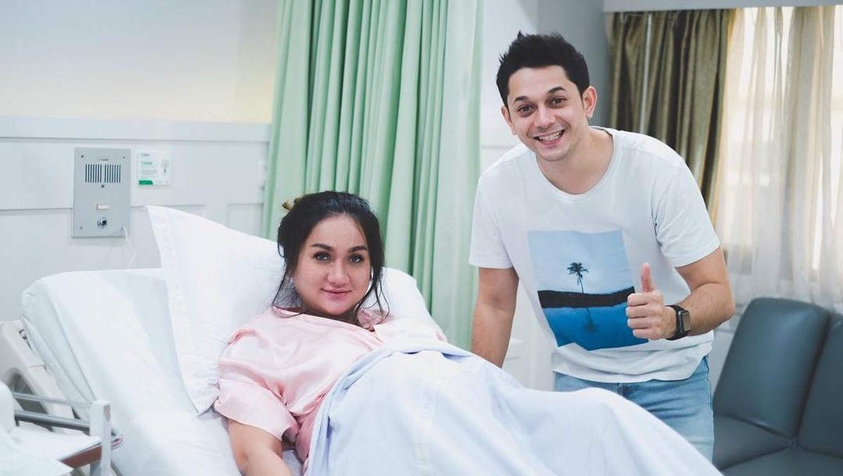 Penantian empat tahun istri Andrew Andika lahirkan anak pertama&period; Yuk kita simak momen sebelum hingga setelah lahiran anak pertama Andrew&excl;