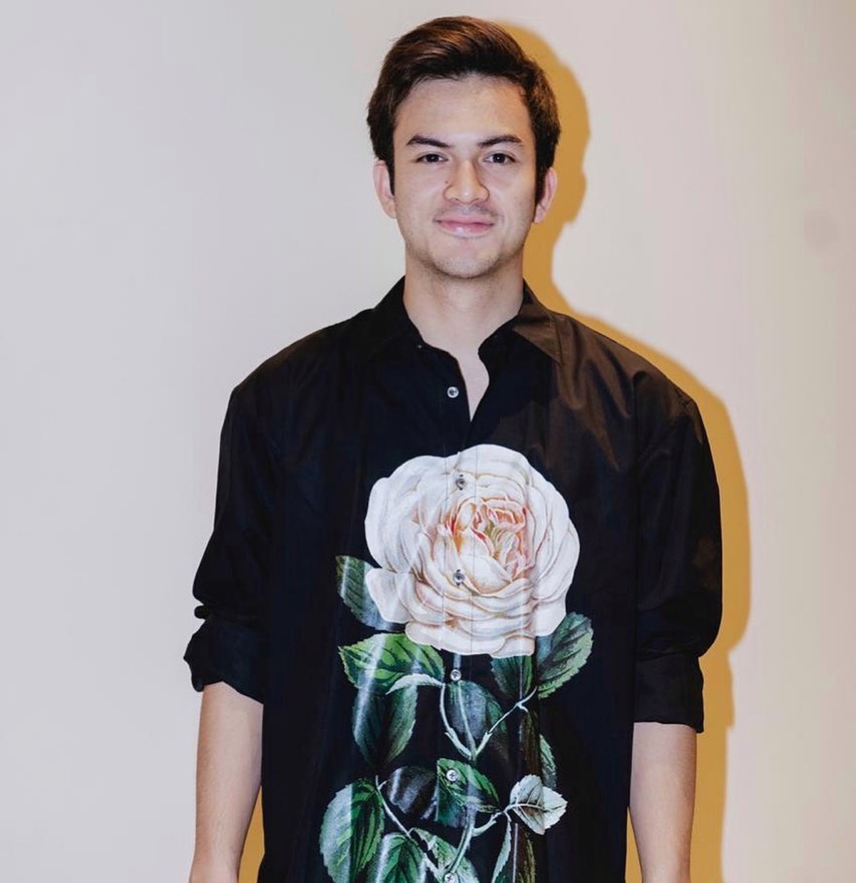 Banyak kebiasaan yang berubah saat berpuasa di tengah pandemi Covid-19 ini&period; Yuk kita tengok gaya Rizky Nazar saat menjalankan puasa&excl;