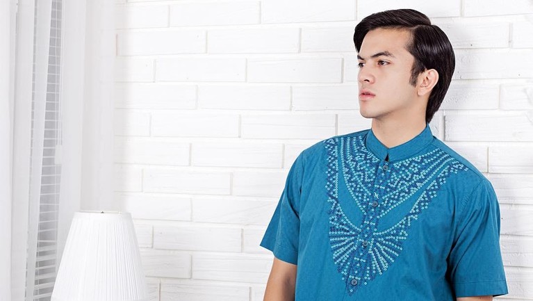 Rizky Nazar Banyak kebiasaan yang berubah saat berpuasa di tengah pandemi Covid-19 ini. Yuk kita tengok gaya Rizky Nazar saat menjalankan puasa!