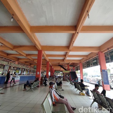 H-1 Larangan Mudik, Penumpang Berkurang di Terminal Kampung Rambutan