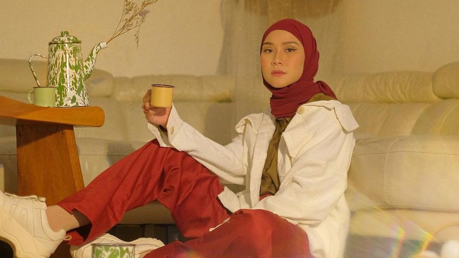 Jalani puasa, Zaskia Adya Mecca curhat berat badan nambah 1kg. Yuk kita lihat penampilannya!