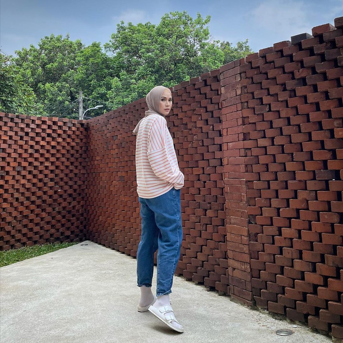 Jalani puasa&comma; Zaskia Adya Mecca curhat berat badan nambah 1kg&period; Yuk kita lihat penampilannya&excl;