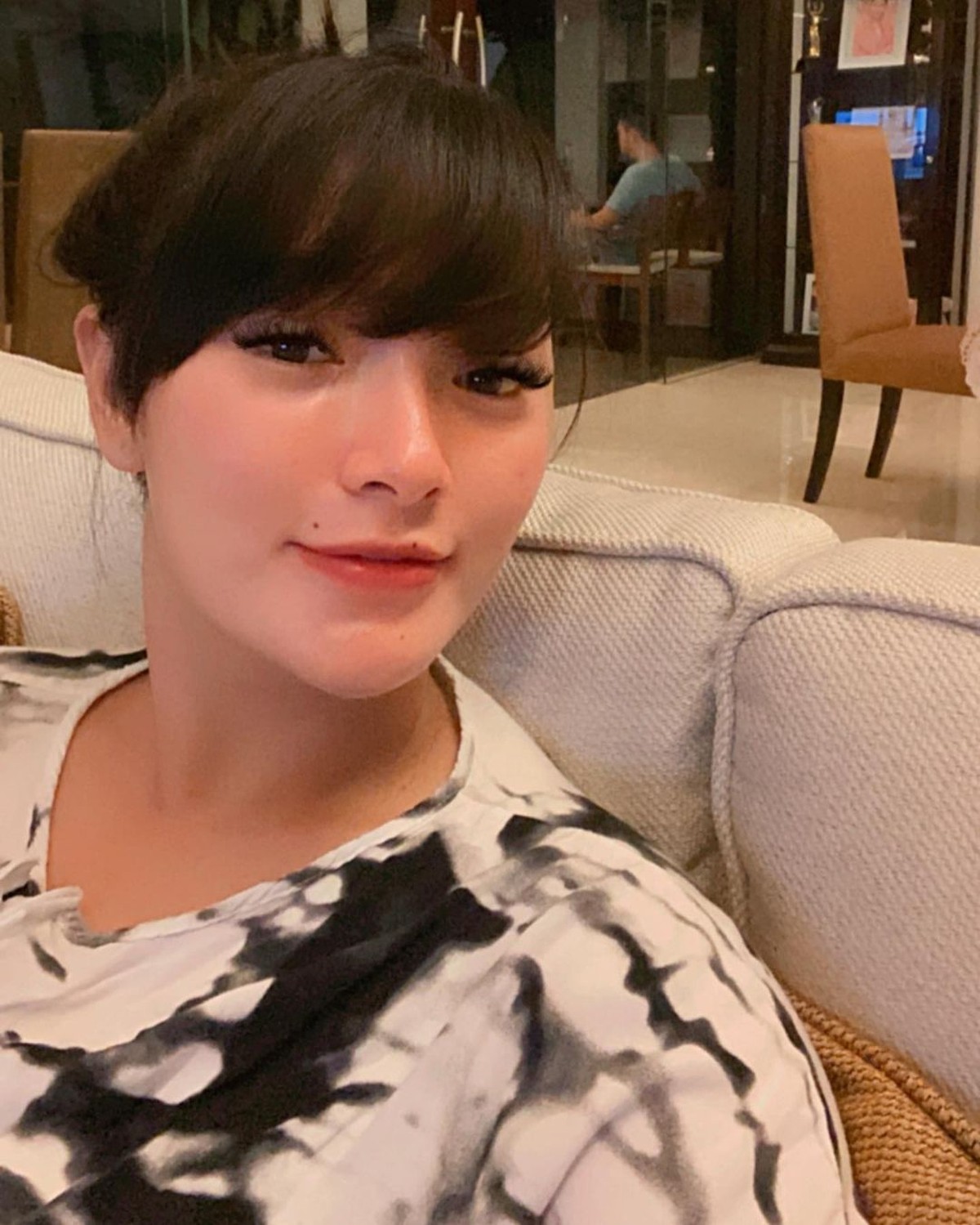 Hampir 6 bulan rehat dari dunia hiburan karena ingin memberikan ASI ekslusif kepada anaknya&period; Beginilah penampilan Zaskia Gotik selama vakum&excl;