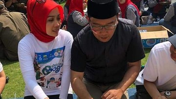 RIDWAN KAMIL MENANGIS HARU SAMBIL MEMELUK ISTRI