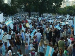 Corona di Argentina Ngegas, Warga Demo Tolak Lockdown