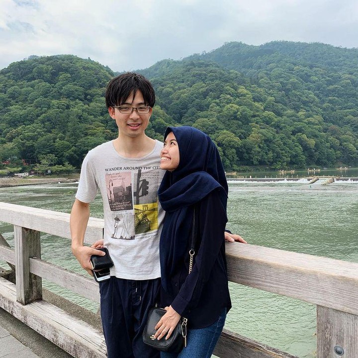 <p>Lia dan Hiro mulai akrab dan saling bertukar pesan. Namun sayang, pria Jepang itu memilih pergi ke China untuk melanjutkan cita-citanya. Mereka pun hilang kontak dan mulai move on (Foto: Instagram @liakato23).</p>