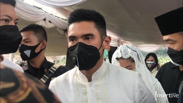 img-title Keluarga Enggan Ungkap Penyebab Meninggalnya Mertua Dian Sastro