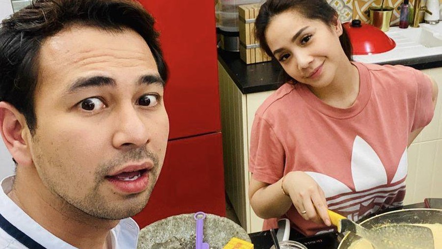 Momen Manis Raffi Ahmad dan Nagita Slavina Saat Makan Bareng Rafathar