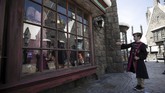 FOTO: Wahana Harry Potter Jadi Favorit di Universal Studios Sejak dibuka kembali 1 April lalu, wahana The Wizarding World of Harry Potter jadi lokasi favorit di Universal Studios Hollywood, California, AS.