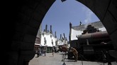 FOTO: Wahana Harry Potter Jadi Favorit di Universal Studios Sejak dibuka kembali 1 April lalu, wahana The Wizarding World of Harry Potter jadi lokasi favorit di Universal Studios Hollywood, California, AS.
