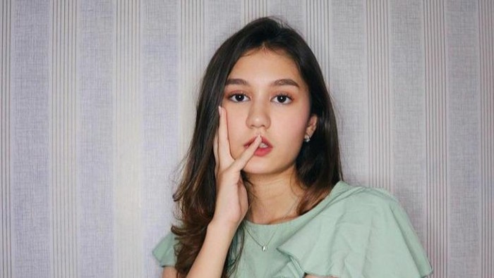 10 Potret Zoe Abbas Jackson, Paras Cantiknya Curi Perhatian!