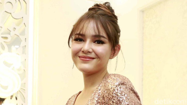 Amanda Manopo saat ditemui di sebuah acara pembukaan klinik di Bogor, Jawa Barat, Minggu (18/04/2021)