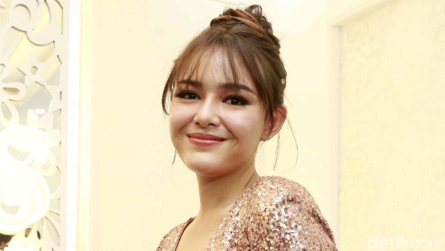 Amanda Manopo saat ditemui di sebuah acara pembukaan klinik di Bogor, Jawa Barat, Minggu (18/04/2021)