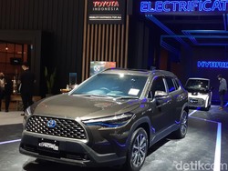 Corolla Cross Hybrid Impor dari Thailand, Sandiaga Uno: Kapan Produksi di RI?