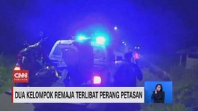 VIDEO: Dua Kelompok Remaja Terlibat Perang Petasan