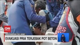 VIDEO: Evakuasi Pria Terjebak di Pot Beton