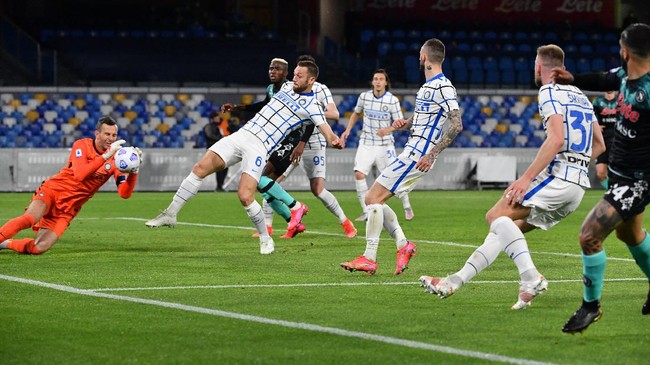Klasemen Liga Italia mengalami perubahan setelah Juventus kalah dari Atalanta dan Inter Milan bermain imbang dengan Napoli dalam pekan ke-31 Serie A.