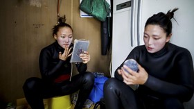 FOTO: Kehidupan Wanita-wanita Laut Korea yang Resah