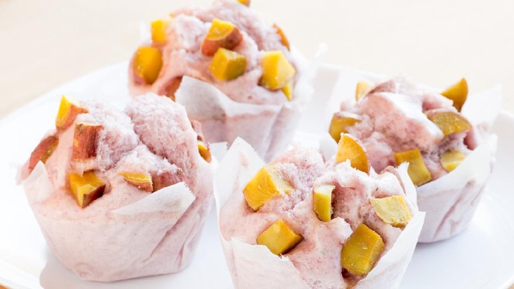 Japanese cuisine, sweet potato steamed bun on the dish