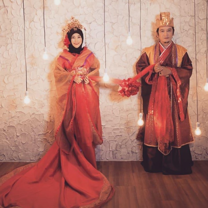 <p>Sebelum menikah, pasangan yang terpaut usia 12 tahun ini, sempat melakukan sesi pre-wedding bertema oriental. (Foto: Instagram/inka_christie99)</p>