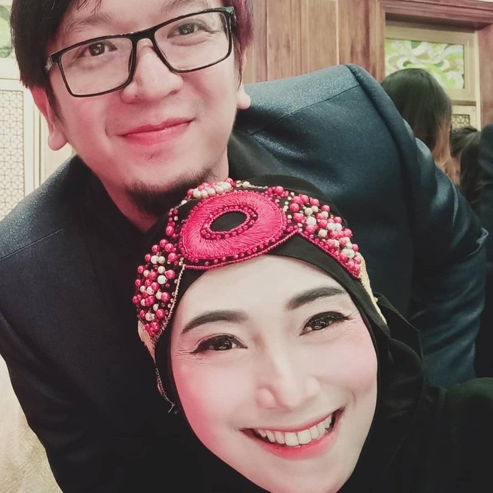 <p>Ada cerita lucu usai mereka menikah. Inka sering lupa kalau ia sudah memiliki suami, sampai mendorong Ogi dari kasur karena terkejut. He he he... (Foto: Instagram @inka_christie99).</p>
