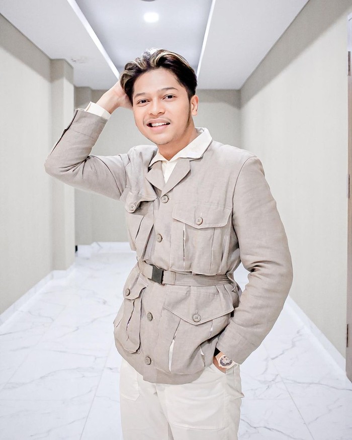 Diberbagai kesempatan penjurian, salah satu juri yaitu Maia Estianti kerap mengatakan bahwa dirinya adalah fans kedua dari Mark Namata setelah Mama Mark sendiri. (Foto: Instagram.com/marknatama)