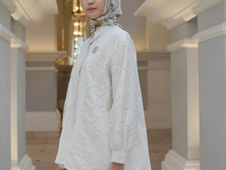 Buttonscarves Rilis Koleksi Hari Raya Serba Putih, Tren Baju Lebaran 2021