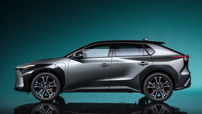 Toyota bZ4X merupakan mobil listrik pertama Toyota berdasarkan filosofi e-TNGA. Mobil tersebut memiliki panjang 4.690 mm, lebar 1.860 mm, dan tinggi 1.650 mm.