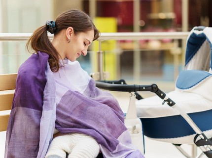 Tips Memilih Apron untuk Menyusui Bayi yang Aktif Bergerak