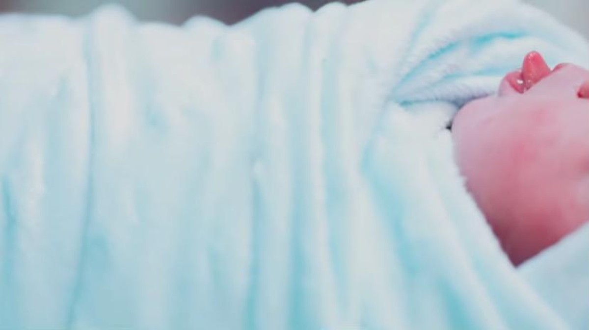 Kabar bahagia datang dari penyanyi asal Malaysia&comma; Siti Nurhaliza yang baru saja melahirkan anak keduanya&period; Yuk kita intip momen Siti Nurhaliza&excl;