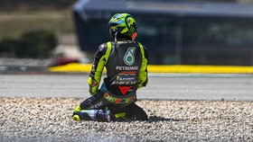 4 Kecelakaan Aneh di MotoGP Portugal: Rossi hingga Rins
