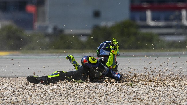 Direktur Petronas Yamaha Razlan Razali mengungkap target ambisius di MotoGP 2021 yaitu juara dunia bersama Valentino Rossi.