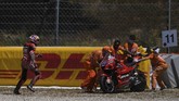 FOTO: Beda Nasib Rossi dan Quartararo di MotoGP Portugal Dua pembalap bertukar posisi di MotoGP 2021, Valentino Rossi dan Fabio Quartararo, meraih hasil berbeda pada balapan MotoGP Portugal 2021.