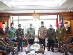 Ke Gubernur Sumbar, Mendagri Minta Perlunya Investasi dari Para Perantau