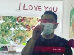 Kang Emil Tulis I Love You Pakai Lipstik Mahal Bu Cinta, Dimarahin Nggak Ya?