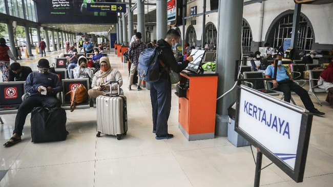 KAI menyatakan belum ada lonjakan penumpang yang terjadi pada awal Ramadan meskipun pemerintah akan memberlakukan larangan mudik pada 6 Mei-17 Mei mendatang.
