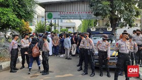 Sidang Tak Disiar Online, Simpatisan Rizieq Datangi PN Jaktim